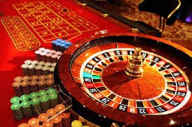 Poker Indonesia table interface on online roulette showing player seats, community cards, and pot display